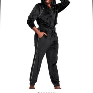 Victoriaโs Secret Velour Joggers